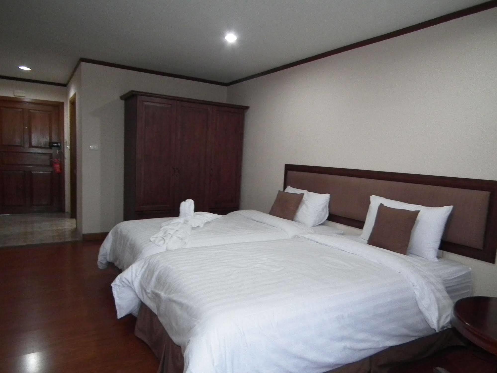 Апартаменты Abricole At Pattaya Hill Экстерьер фото